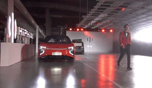 跨界营销新典范 高合汽车联动Scabal工厂走秀，重构汽车销售体验
