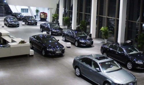 国内最大汽车经销商卖地求生，店员工资数月未发，行业危机凸显